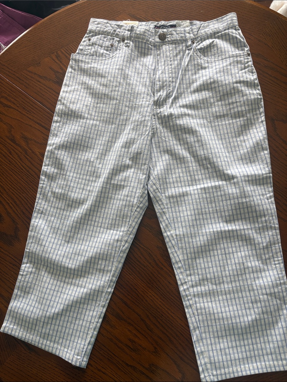 Ladies Bill Blass Light Blue Stripe Capri Pants